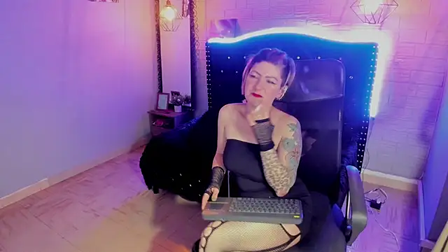 Snapshot of Maria_fernandaxxx_ chatting on 12/27/24, 09:17 Maria fernandaxxx online show from 12/27/24, 09:17