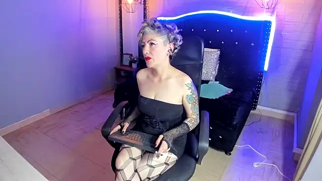 Snapshot of Maria_fernandaxxx_ chatting on 01/11/25, 06:56 Maria fernandaxxx online show from 01/11/25, 06:56
