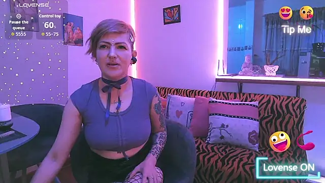 Snapshot of Maria_fernandaxxx_ chatting on 11/15/25, 10:26 Maria fernandaxxx online show from 11/15/25, 10:26