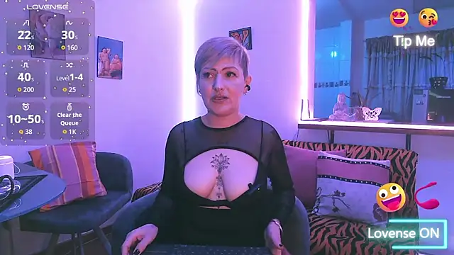 Snapshot of Maria_fernandaxxx_ chatting on 11/18/25, 09:52 Maria fernandaxxx online show from 11/18/25, 09:52