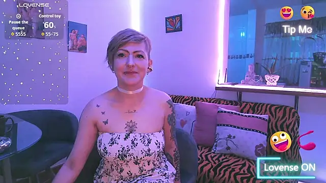 Snapshot of Maria_fernandaxxx_ chatting on 11/24/25, 05:23 Maria fernandaxxx online show from 11/24/25, 05:23