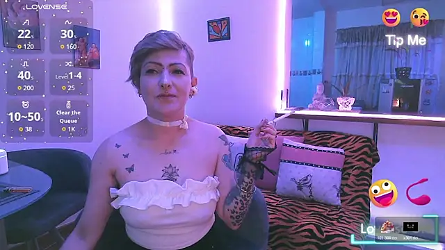 Snapshot of Maria_fernandaxxx_ chatting on 11/27/25, 10:12 Maria fernandaxxx online show from 11/27/25, 10:12