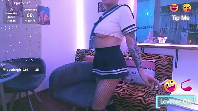 Snapshot of Maria_fernandaxxx_ chatting on 12/01/25, 11:43 Maria fernandaxxx online show from 12/01/25, 11:43