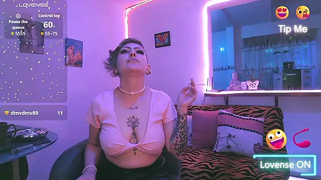 Snapshot of Maria_fernandaxxx_ chatting on 12/19/25, 07:32 Maria fernandaxxx online show from 12/19/25, 07:32