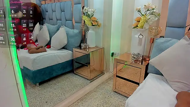 Snapshot of karina_mason chatting on 10/24/25, 12:34 karina mason online show from 10/24/25, 12:34