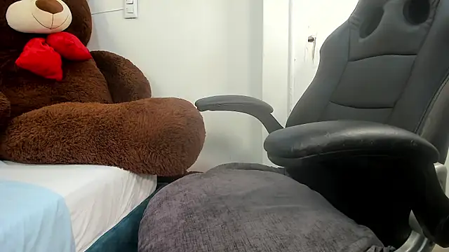 Snapshot of karina_mason chatting on 10/29/25, 12:18 karina mason online show from 10/29/25, 12:18