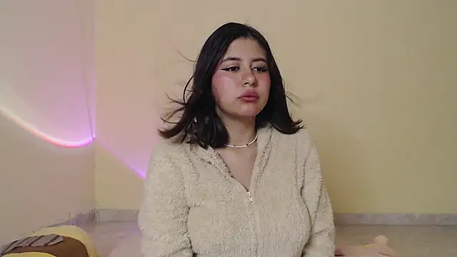 Snapshot of _maiahairy_ chatting on 02/25/25, 01:06 maiahairy online show from 02/25/25, 01:06