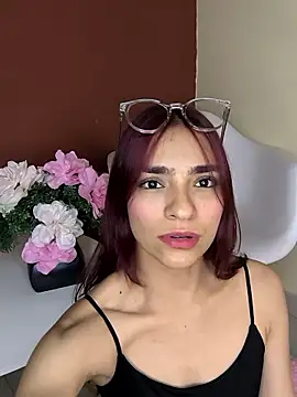 Scarlet Red  online show from 10/07/25, 02:25