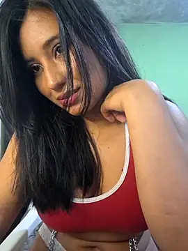 Snapshot of yuliparis chatting on 12/11/24, 12:02 yuliparis online show from 12/11/24, 12:02