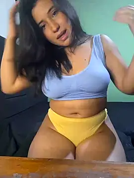 Snapshot of yuliparis chatting on 02/01/25, 01:12 yuliparis online show from 02/01/25, 01:12