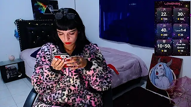 Snapshot of charllotee_dark chatting on 12/18/24, 11:40 charllotee dark online show from 12/18/24, 11:40