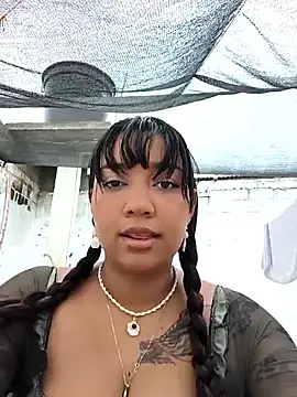 Snapshot of _octavia_ chatting on 06/17/26, 11:45 octavia online show from 06/17/26, 11:45