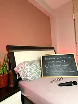 Snapshot of SOFIASWEETSECRETT chatting on 11/07/25, 09:42 SOFIASWEETSECRETT online show from 11/07/25, 09:42