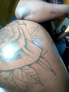 Snapshot of Hugemassivebootie chatting on 11/21/25, 11:31 Hugemassivebootie online show from 11/21/25, 11:31