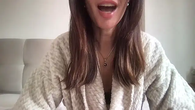 paolajonez online show from 10/12/25, 12:48