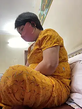 Snapshot of Hachi_Sweetbabie_ chatting on 10/10/25, 12:20 Hachi Sweetbabie online show from 10/10/25, 12:20