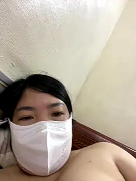 Snapshot of Hachi_Sweetbabie_ chatting on 10/18/25, 12:06 Hachi Sweetbabie online show from 10/18/25, 12:06