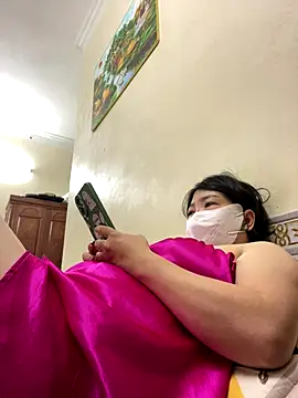 Snapshot of Hachi_Sweetbabie_ chatting on 10/19/25, 12:11 Hachi Sweetbabie online show from 10/19/25, 12:11