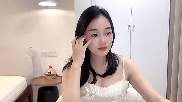Snapshot of cloud8822 chatting on 05/19/26, 01:50 cloud8822 online show from 05/19/26, 01:50