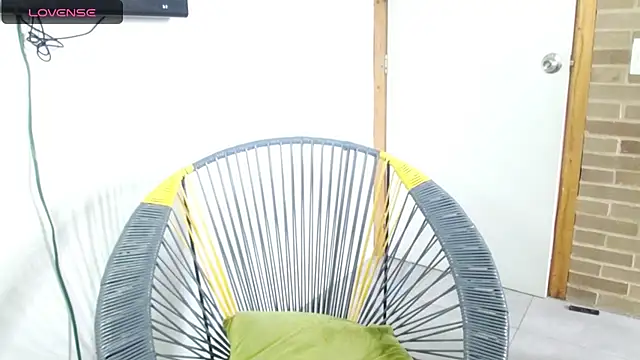 helenacyruss online show from 11/17/25, 05:52