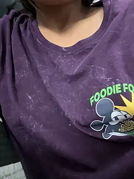 LeisyXO online show from 01/22/25, 12:06