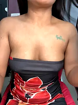 LeisyXO online show from 11/17/25, 07:19