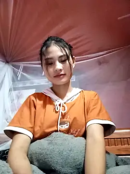 Snapshot of trieungoclnt chatting on 11/12/25, 03:29 trieungoclnt online show from 11/12/25, 03:29