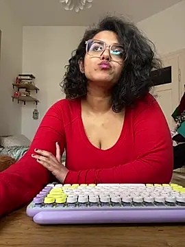 Snapshot of Curvydesifromgermany chatting on 03/20/25, 11:38 Curvydesifromgermany online show from 03/20/25, 11:38