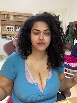 Snapshot of Curvydesifromgermany chatting on 05/20/26, 02:01 Curvydesifromgermany online show from 05/20/26, 02:01