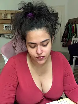 Snapshot of Curvydesifromgermany chatting on 06/10/26, 01:10 Curvydesifromgermany online show from 06/10/26, 01:10