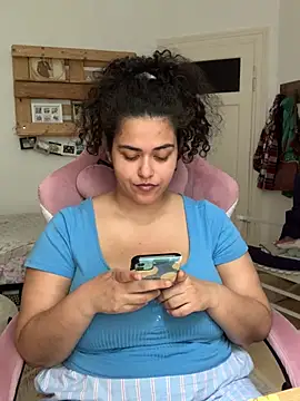 Snapshot of Curvydesifromgermany chatting on 07/02/26, 01:28 Curvydesifromgermany online show from 07/02/26, 01:28