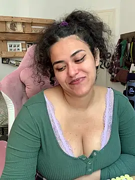 Snapshot of Curvydesifromgermany chatting on 07/13/26, 10:07 Curvydesifromgermany online show from 07/13/26, 10:07