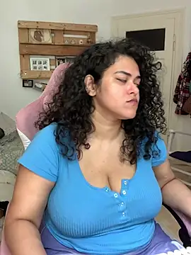 Snapshot of Curvydesifromgermany chatting on 07/17/26, 10:33 Curvydesifromgermany online show from 07/17/26, 10:33