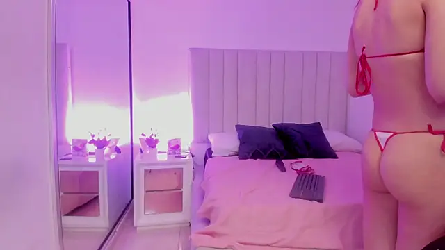 Laura Dicardy online show from 03/08/25, 03:56