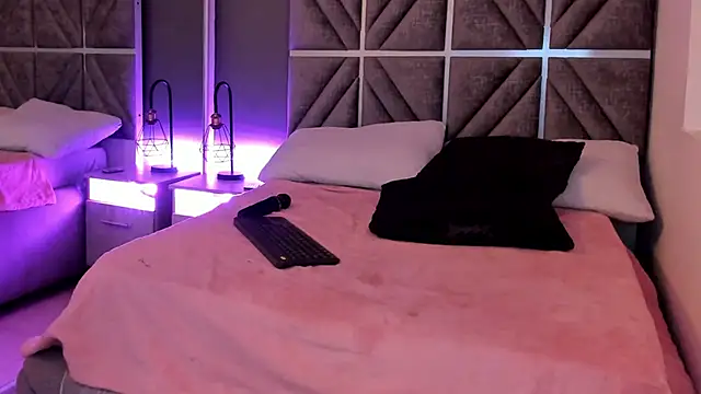 Laura Dicardy online show from 03/18/25, 07:42