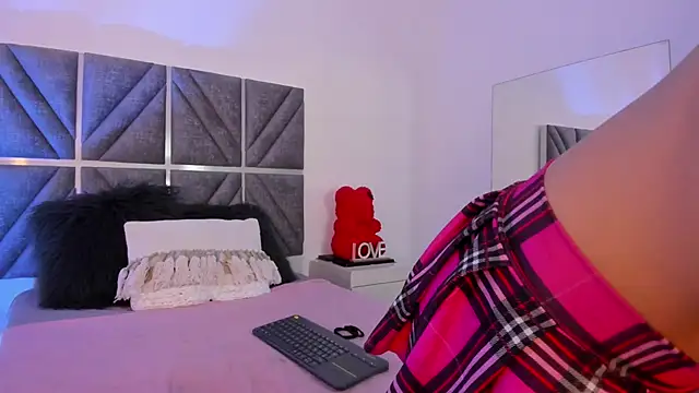 Laura Dicardy online show from 10/09/25, 07:45