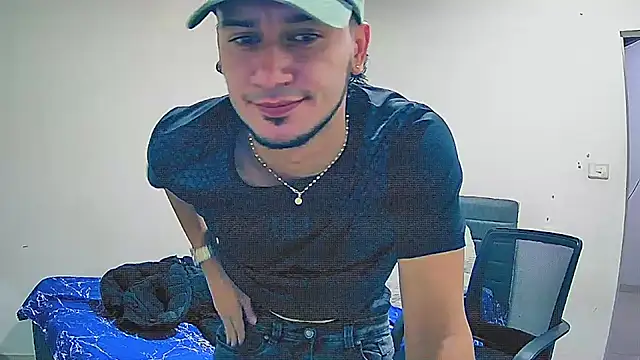Snapshot of Kevin_Torres chatting on 05/31/26, 01:14 Kevin Torres online show from 05/31/26, 01:14