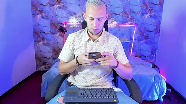 Snapshot of Damon_Bakert chatting on 06/16/26, 01:25 Damon Bakert online show from 06/16/26, 01:25