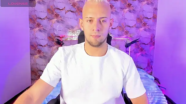 Snapshot of Damon_Bakert chatting on 06/25/26, 01:48 Damon Bakert online show from 06/25/26, 01:48