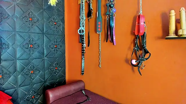 annavi  online show from 10/22/25, 07:02