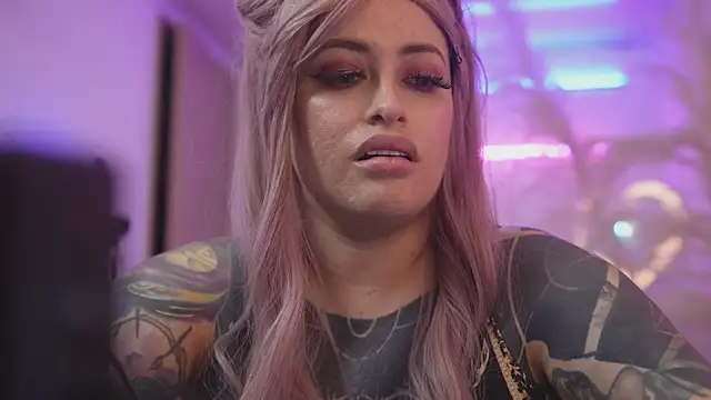 Snapshot of angelacianuro_ chatting on 11/20/25, 01:06 angelacianuro online show from 11/20/25, 01:06