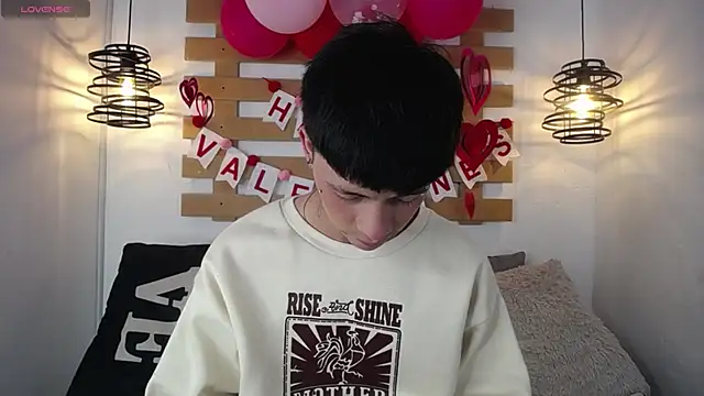 Steev Novoa online show from 02/18/25, 04:04