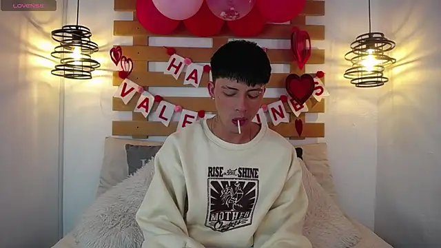 Steev Novoa online show from 02/19/25, 04:23