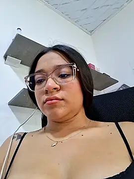 Snapshot of -VICKKY chatting on 06/15/26, 02:30 -VICKKY online show from 06/15/26, 02:30