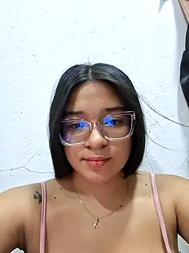 Snapshot of -VICKKY chatting on 06/25/26, 02:32 -VICKKY online show from 06/25/26, 02:32