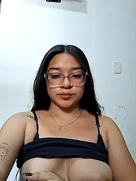 Snapshot of -VICKKY chatting on 07/06/26, 07:49 -VICKKY online show from 07/06/26, 07:49