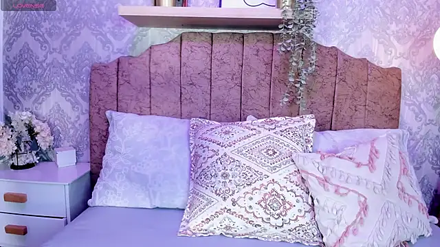 tiffany becker online show from 11/18/25, 11:47