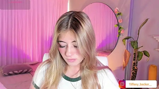 Snapshot of tiffany_becker chatting on 06/18/26, 01:04 tiffany becker online show from 06/18/26, 01:04