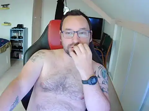 Snapshot of Fantaxx86 chatting on 12/16/24, 01:11 Fantaxx86 online show from 12/16/24, 01:11