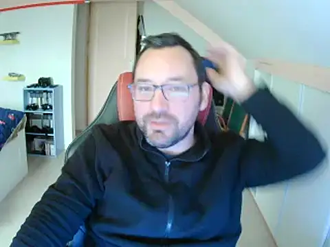 Snapshot of Fantaxx86 chatting on 12/17/24, 12:43 Fantaxx86 online show from 12/17/24, 12:43